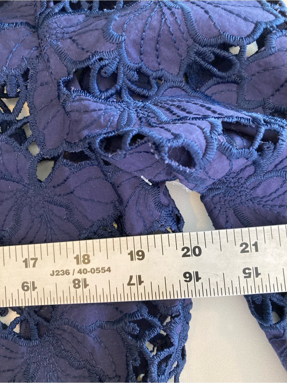L'AGENCE Seychelle Lace Cropped Blouse Navy Small - Picture 6 of 7